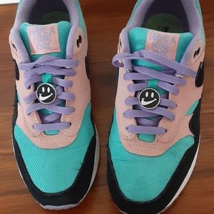 "Have a Nike Day" Nike Air Max 1 sneakers